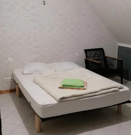 לינה וארוחת בוקר Chambre 1 *